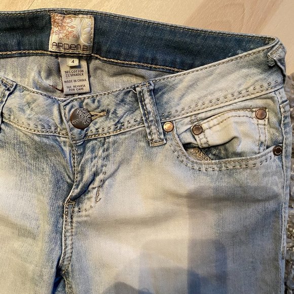 Arden B Low Rise Straight Jeans - Light Wash Sz 4 EUC - Picture 3 of 6